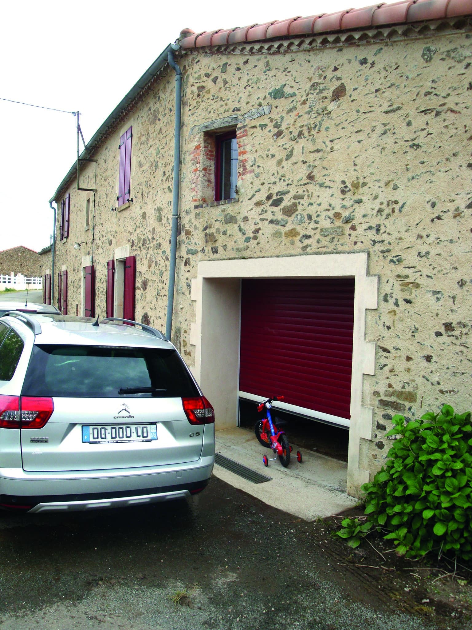 Porte de garage à enroulement ROL pose applique intérieure Rouge 3004